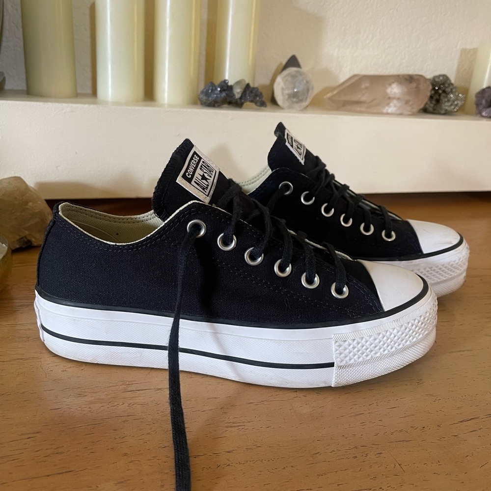 Converse lift platform sneakers women’s 7